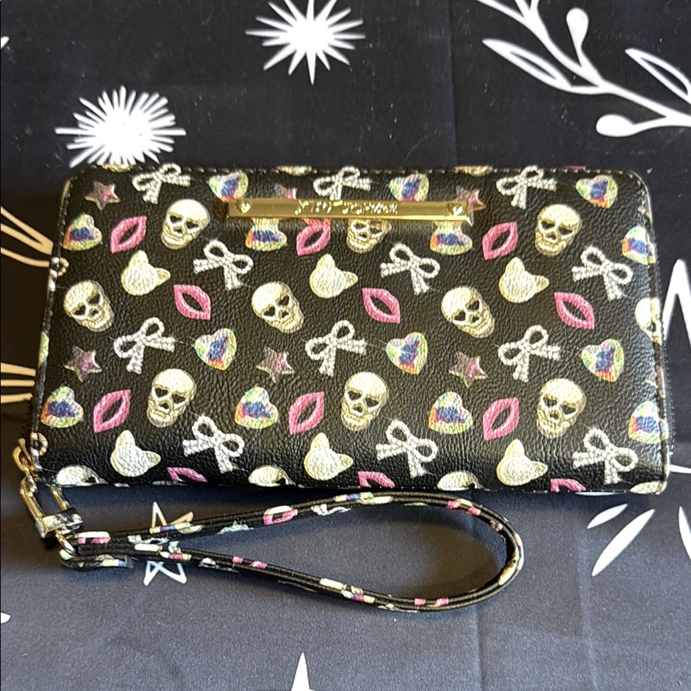 💋 Betsy Johnson Skull, Lipstick, Cat, Heart Continental Zippered Wallet💋